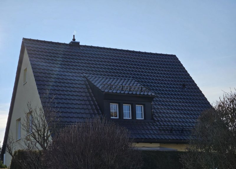 Energetische Dachsanierung mit Tonziegel und Gaubenverblechung